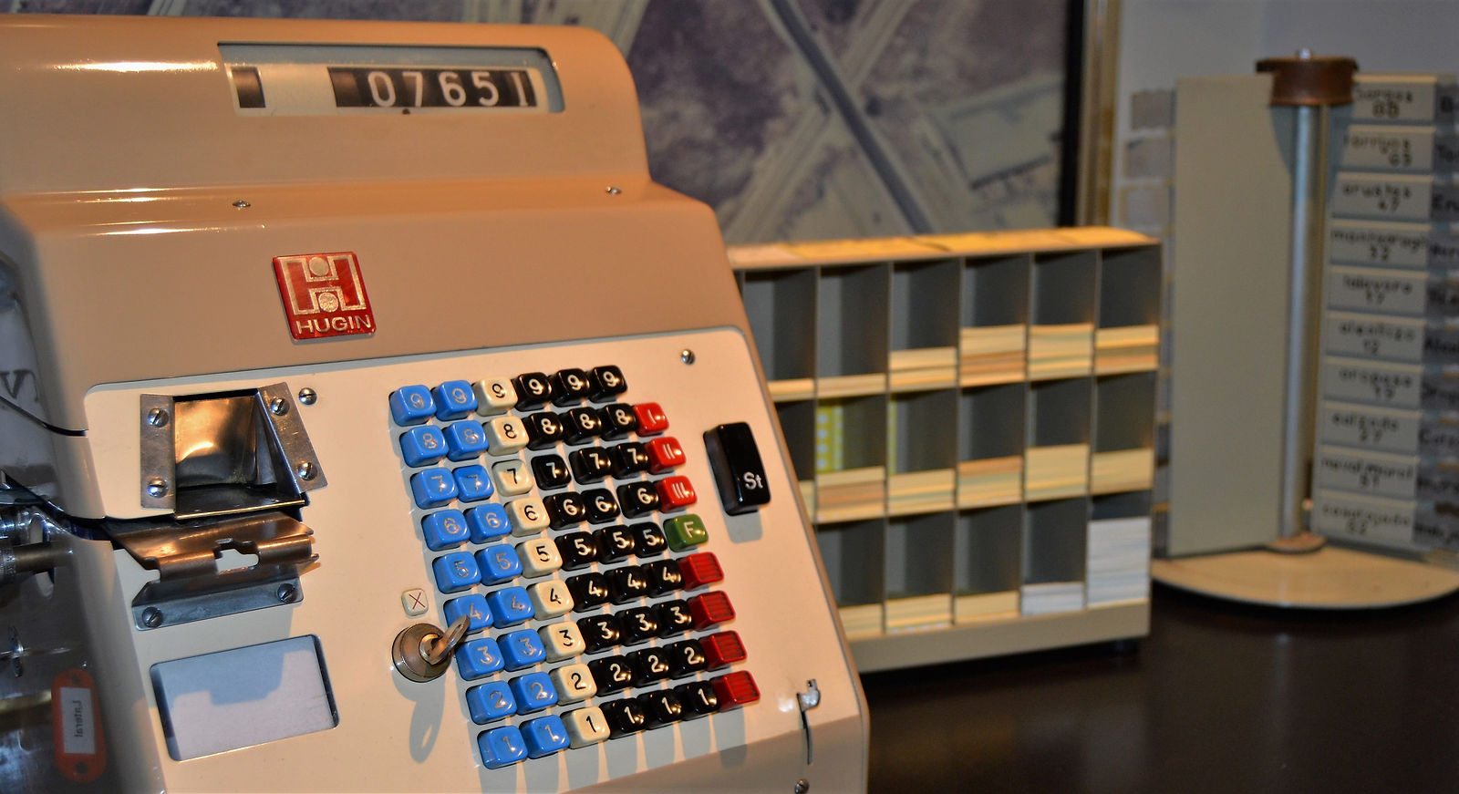 Máquina Hugin para vender billetes de tren