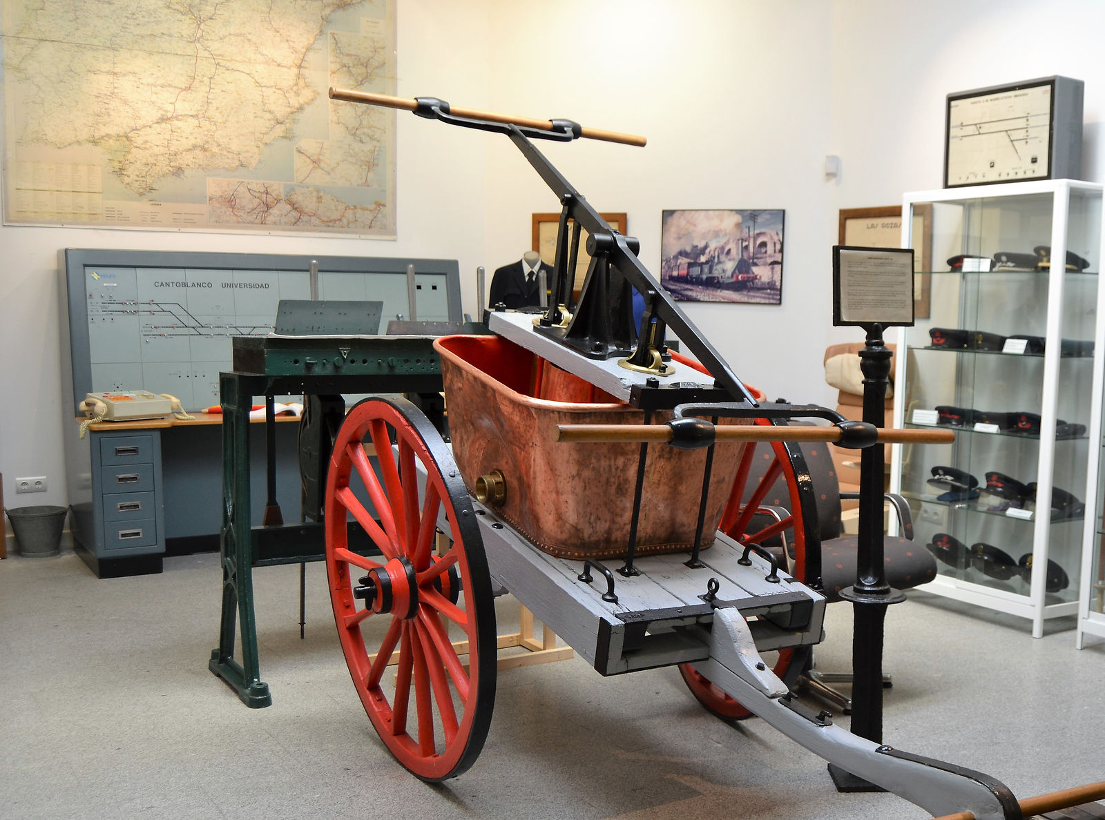Cuadro de mandos de trenes y otros objetos del Museo del Ferrocarril