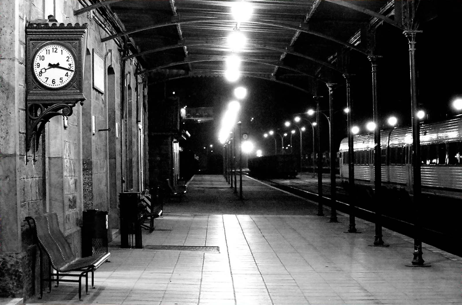 Antigua estación de tren vacia
